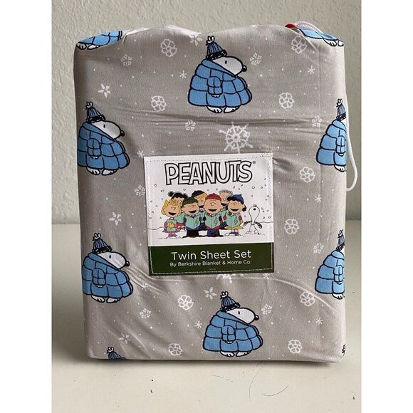 Peanuts Snoopy Puffy Coat TWIN SIZE Sheet Set Christmas Puffer Jacket Gray Blue - Picture 1 of 13